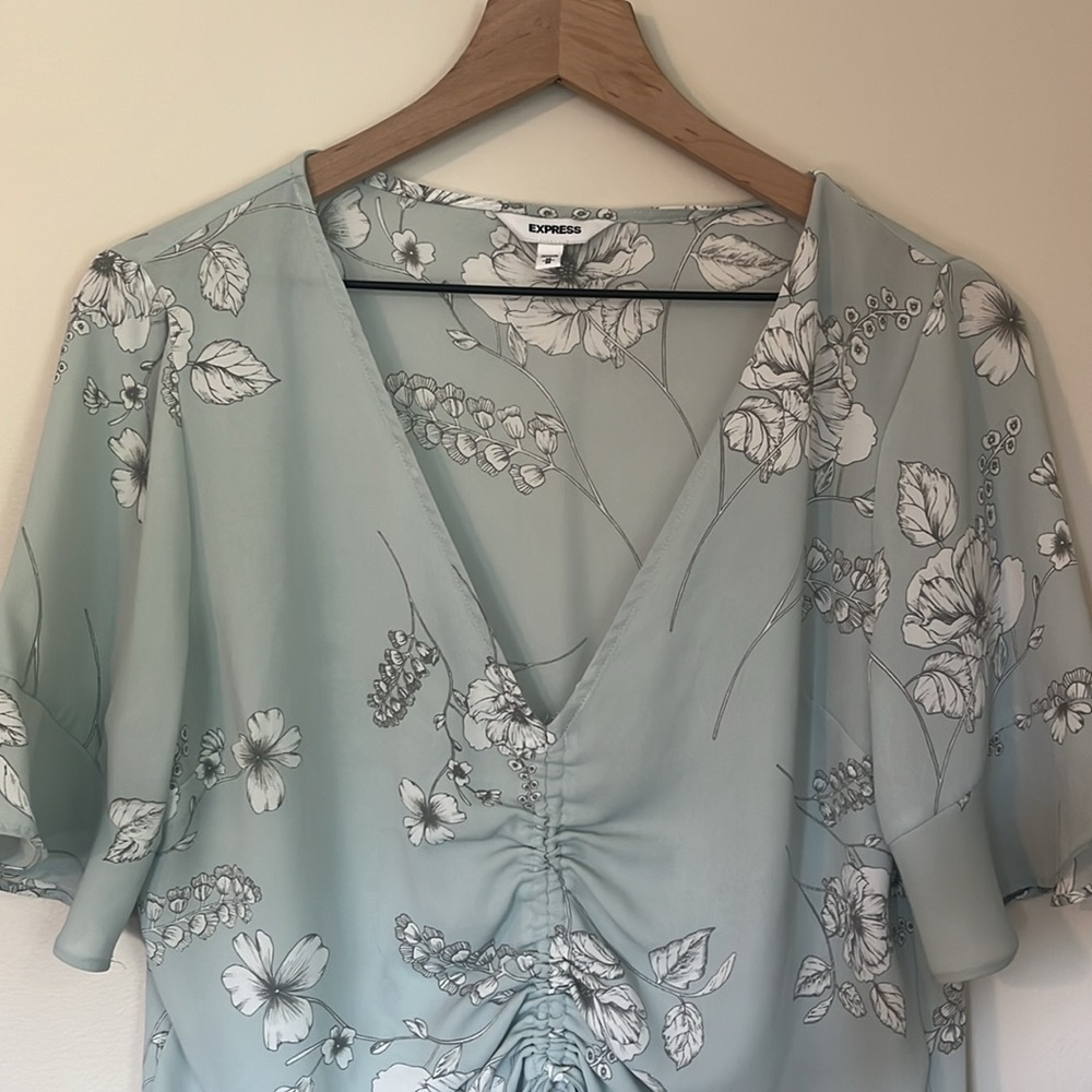 Express Ruched Top - Picture 2 of 4